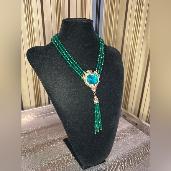 Jewelry - Green beaded statement necklace